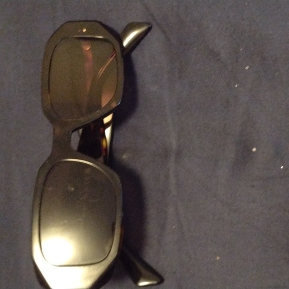 Prada sunglasses - Picture 2 of 5